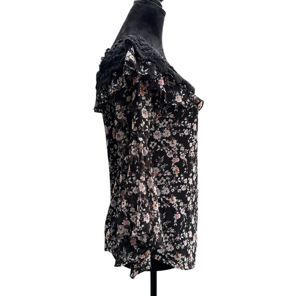 White House Black Market Off Shoulder Black Floral Crochet Lace Blouse XS - Picture 3 of 10